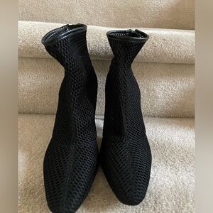 Zara Black Mesh Open Weave Fabric Ankle Boots. Size 6.5 / Heel: 3.5”.